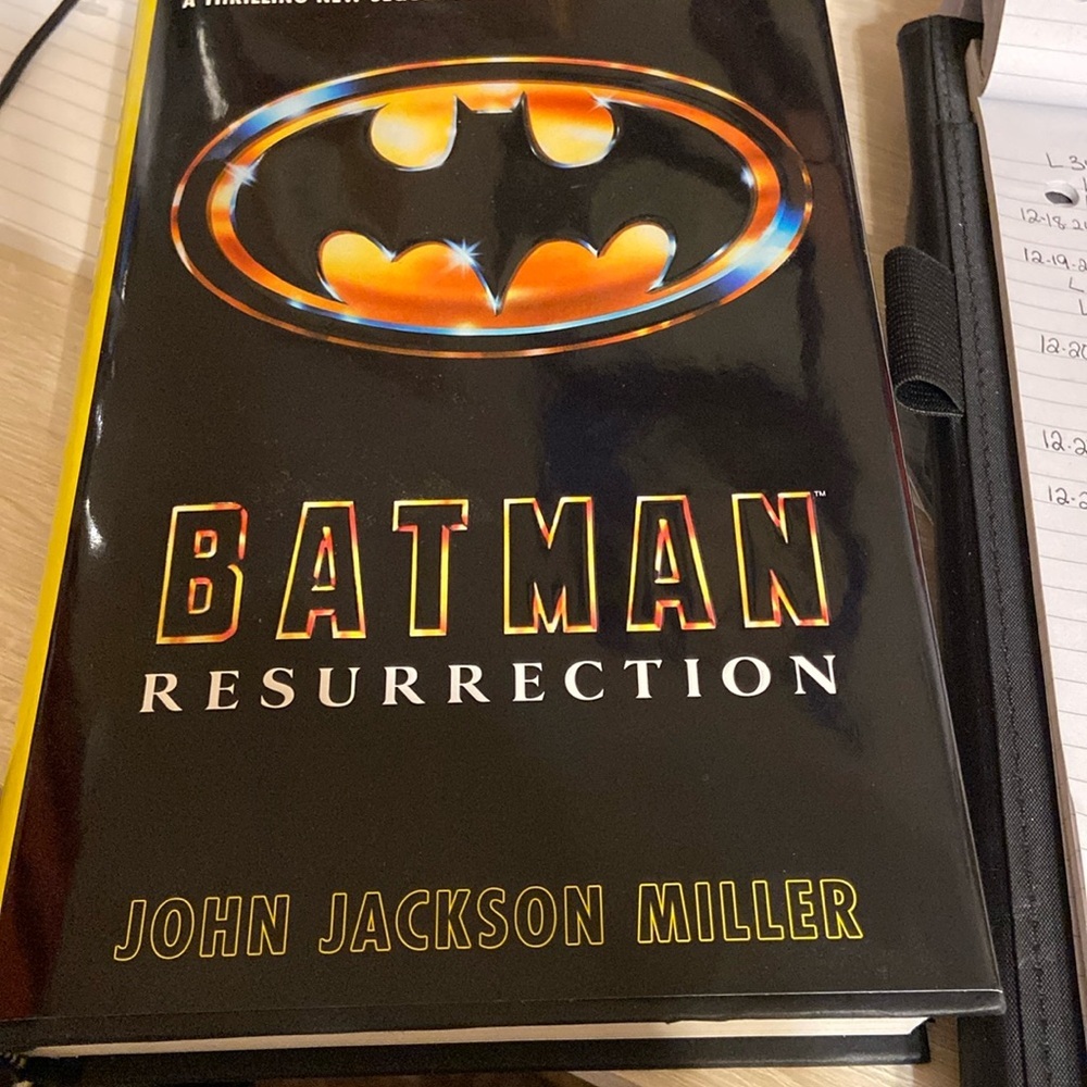 🦇Batman Resurrection DC book like new condition 🦇